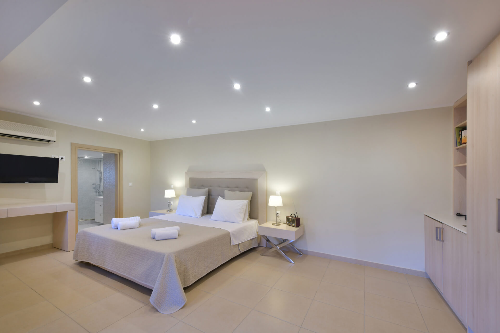 family_room_gardenview_05