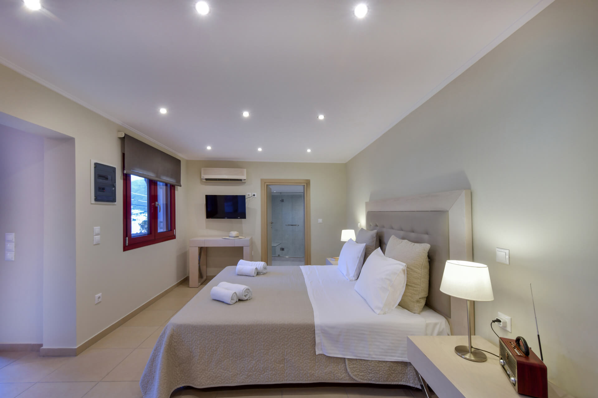 family_room_gardenview_07